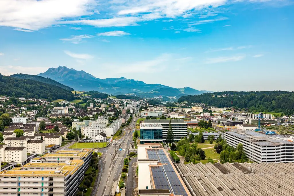 Bild3_Ausblick Schindlertower am Hauptsitz auf Rotsee_Fotograf_Jean-Michel Billy